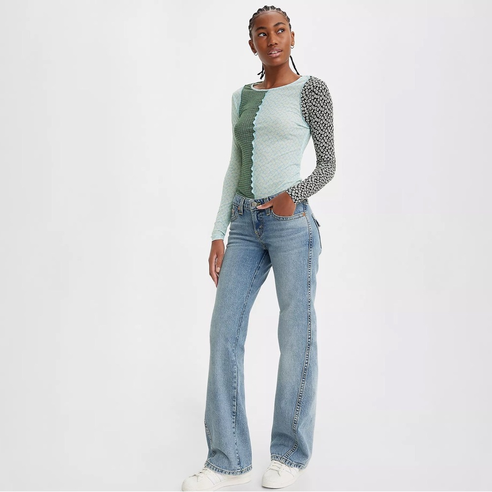 Levi’s low bootcut jeans 23